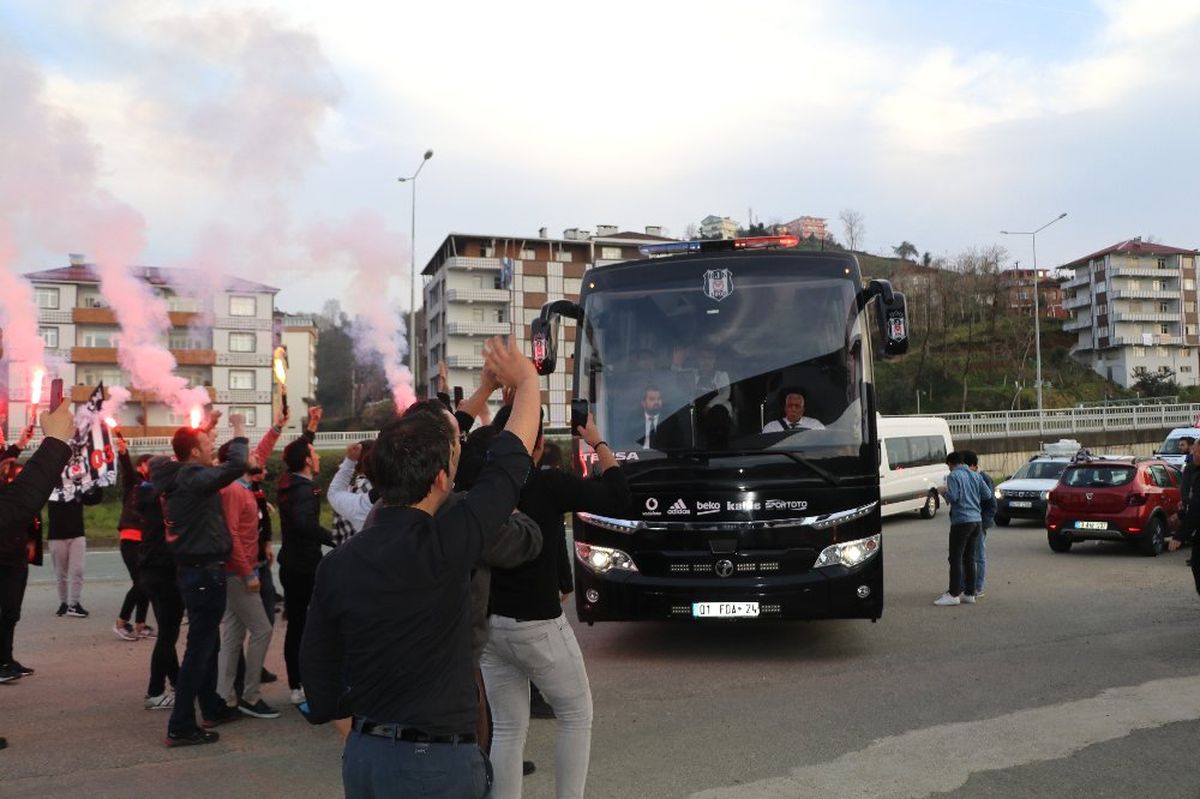 Beşiktaş, Rize\'de Meşalelerle Karşılandı
