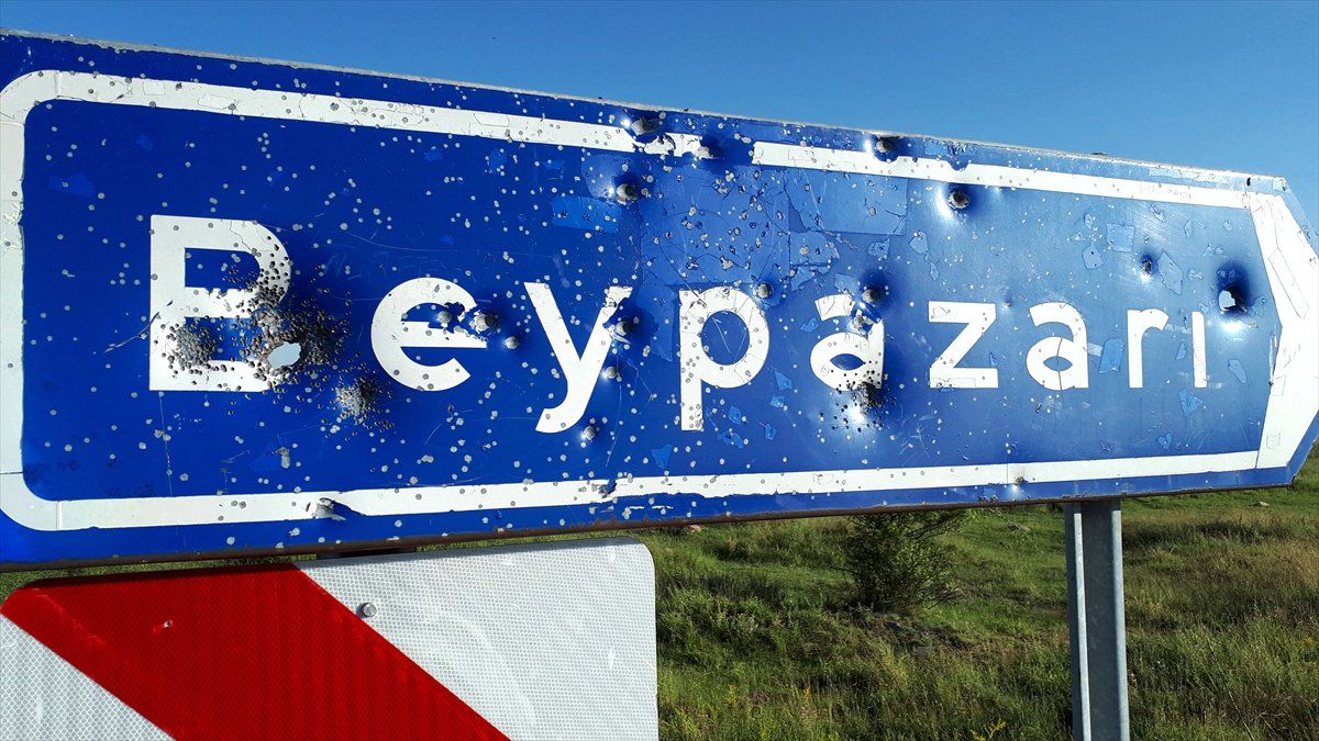 Beypazarı\'nda Tahrip Edilen Trafik Levhaları Yenileniyor