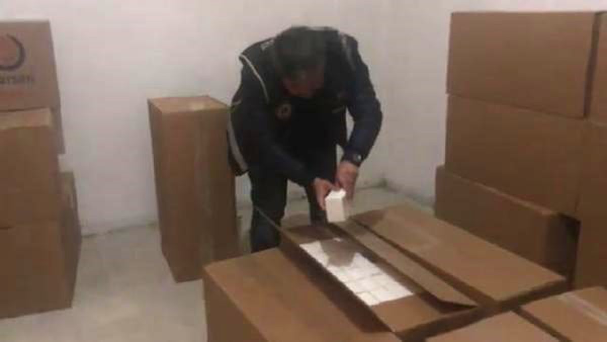 Büyükçekmece\'deki Sigara Makaronu Operasyonu Kamerada