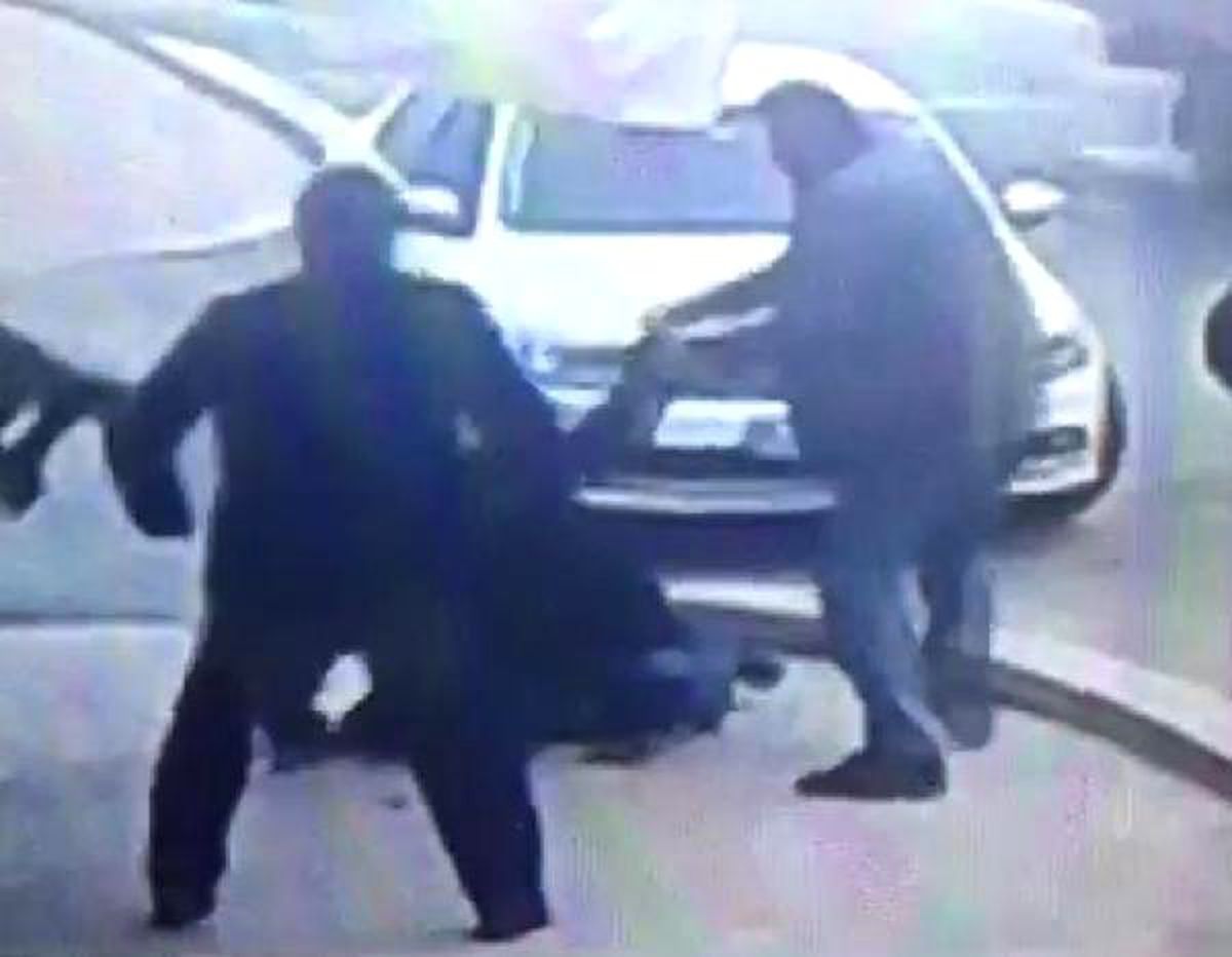 Cami Çıkışı Boğazından Bıçaklanıp, Öldürüldü (2)
