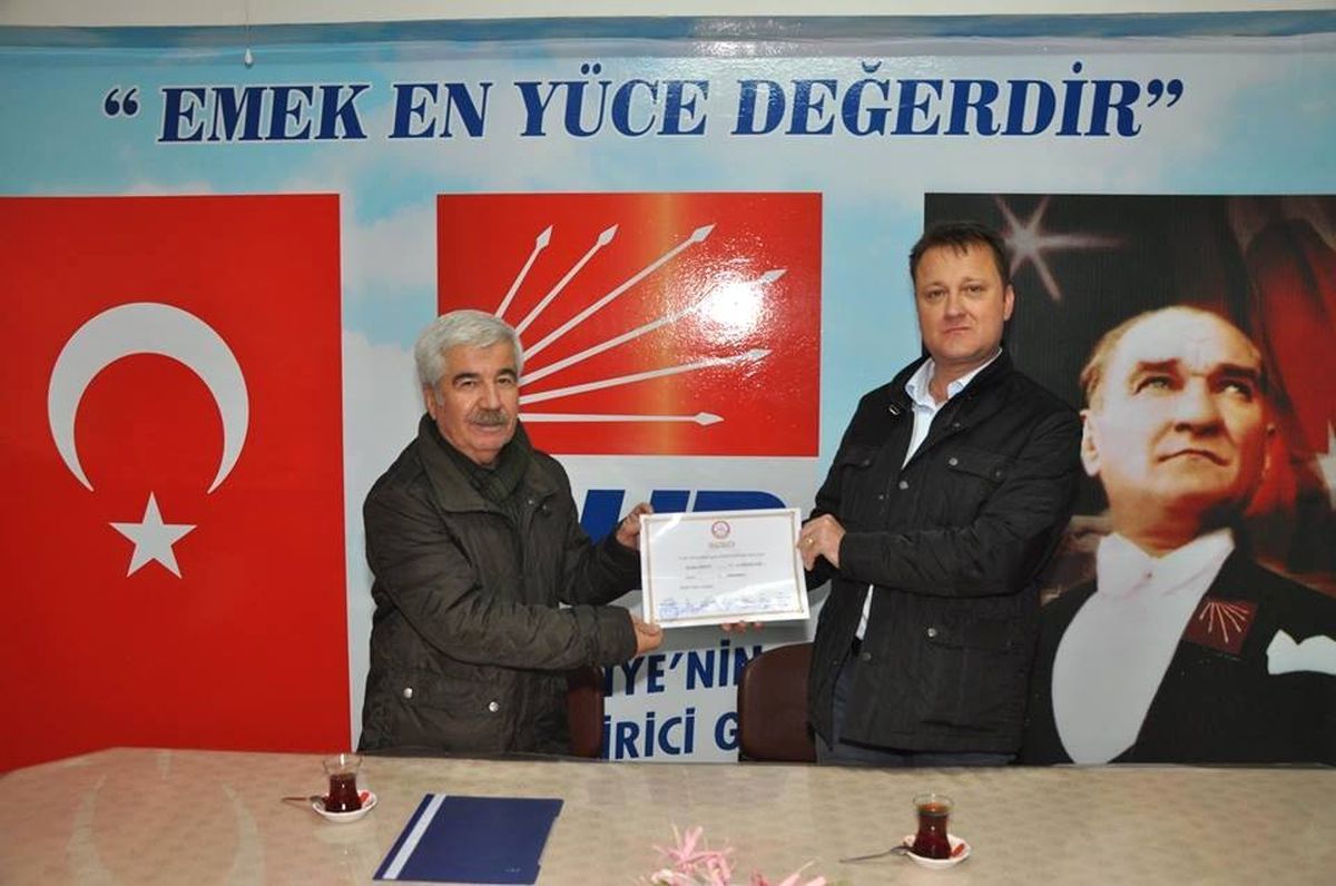 CHP\'li Aksoy Menemen\'de Mazbatasını Aldı