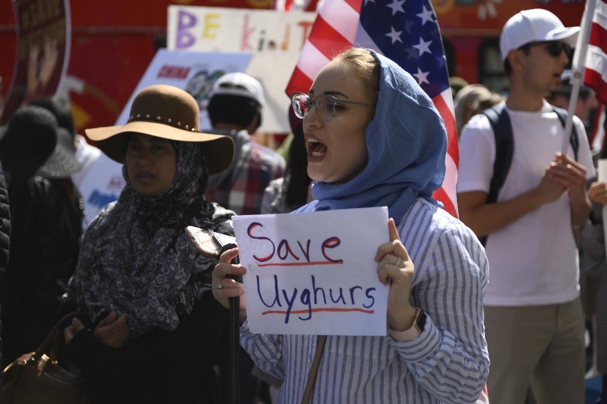 Çin\'in Uygur Türklerine Zulmü Hollywood\'da Protesto Edildi