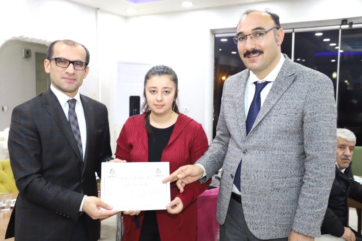 Çukurca Belediyesinden Kaymakam Ayca\'ya Plaket