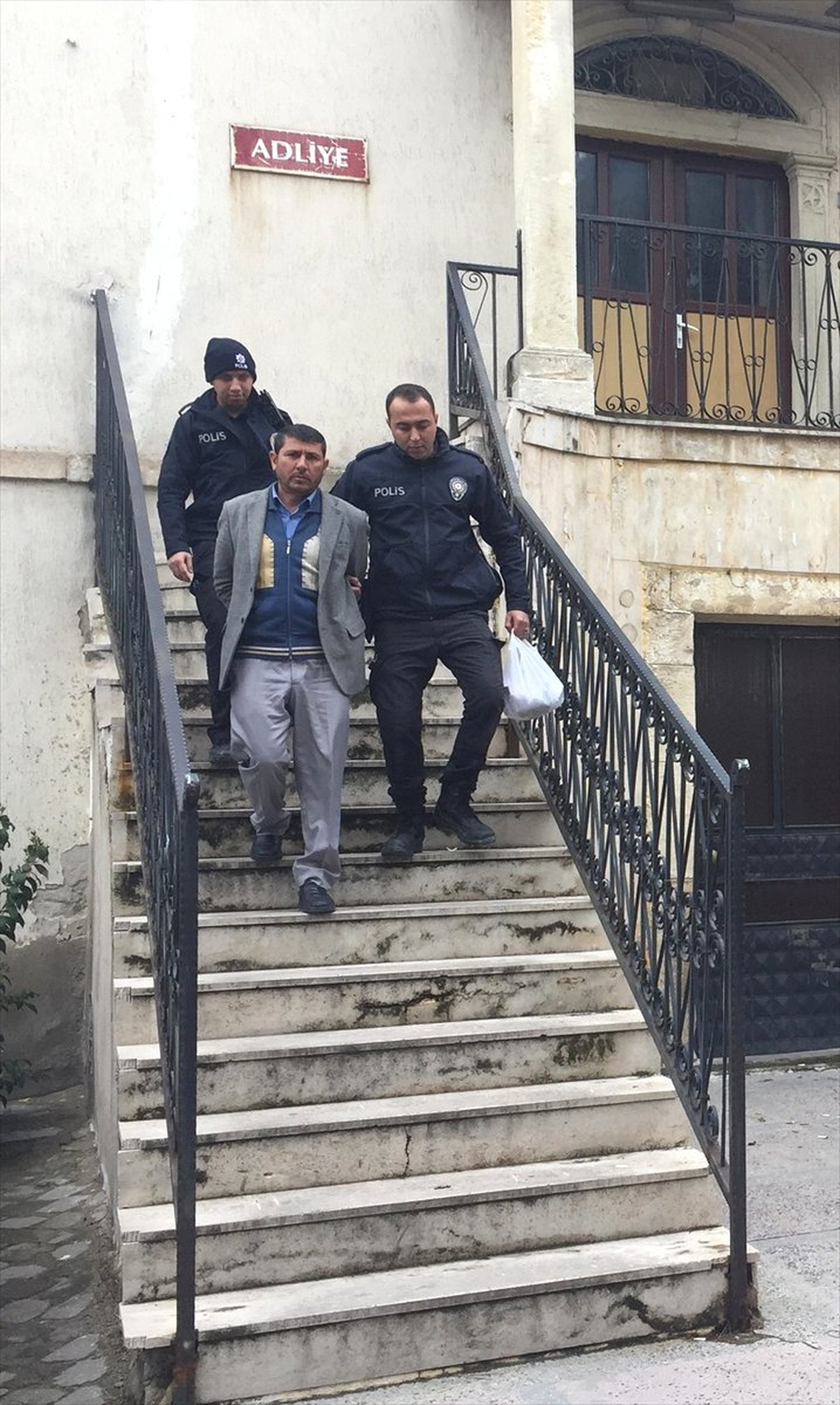 Demirci\'de Hırsızlık Zanlısı Tutuklandı