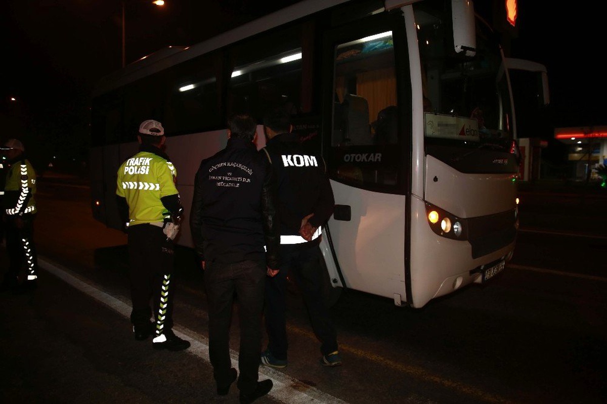 Emniyet ve Jandarma\'dan "Göçmen Kaçakçılığı ve Yasa Dışı Bahis" Uygulaması