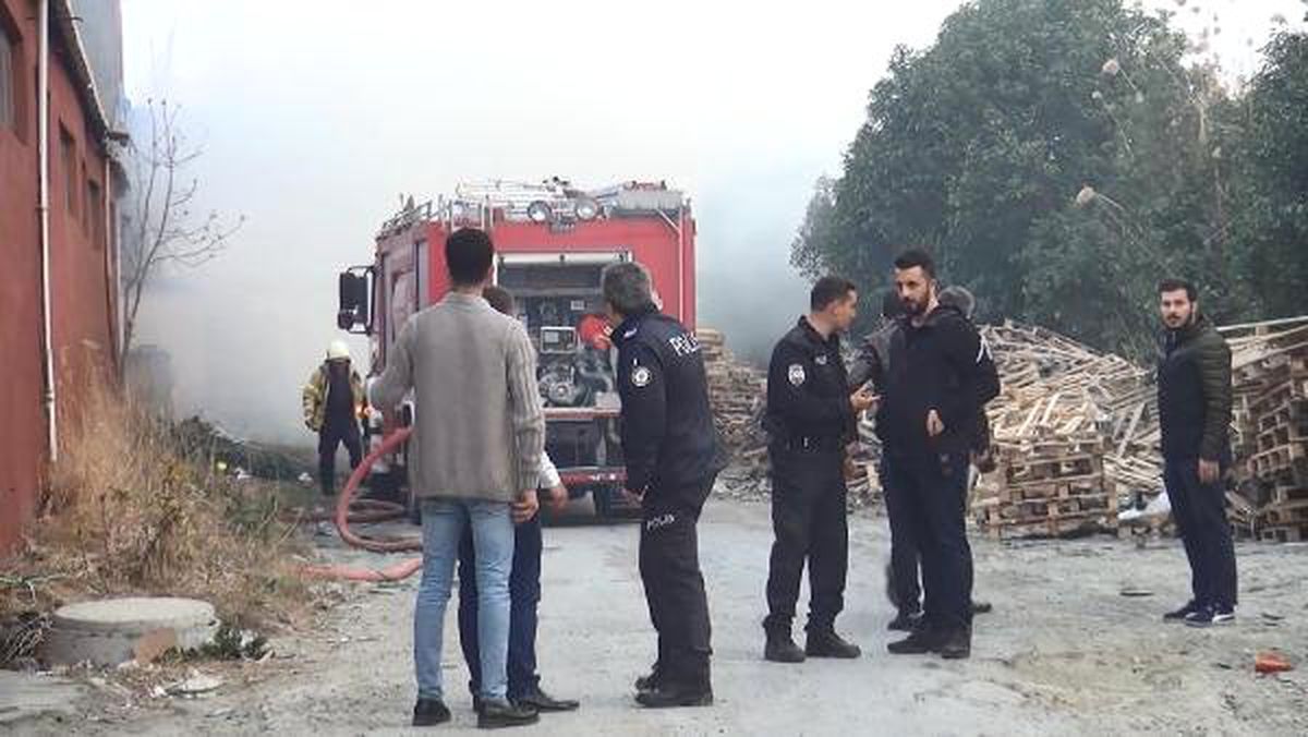 Esenyrut\'ta Fabrika Bahçesindeki Konteynerde Yangın