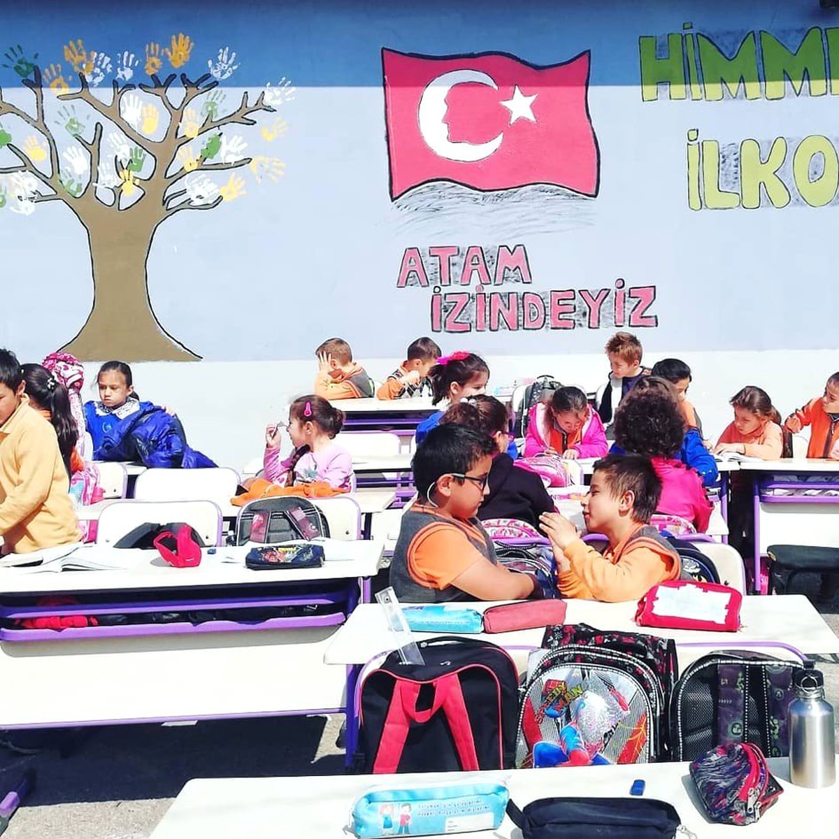 Gönüllü Gençler Köy Okulunu Tamir Ettiler
