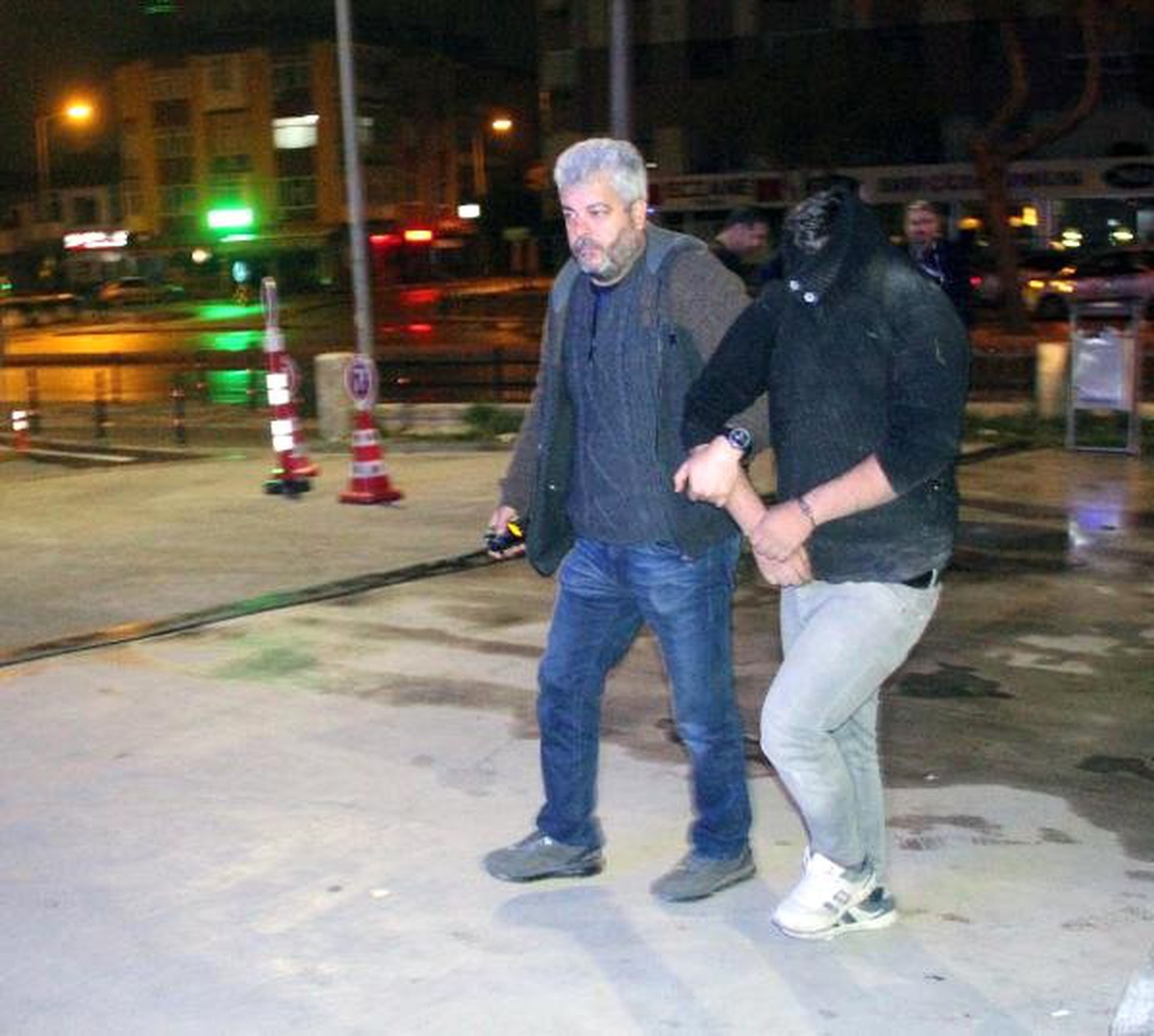 İnşaattan İskele Çalarken Yakalandı, \'Başlık Parası İçin Yaptık\' Dedi