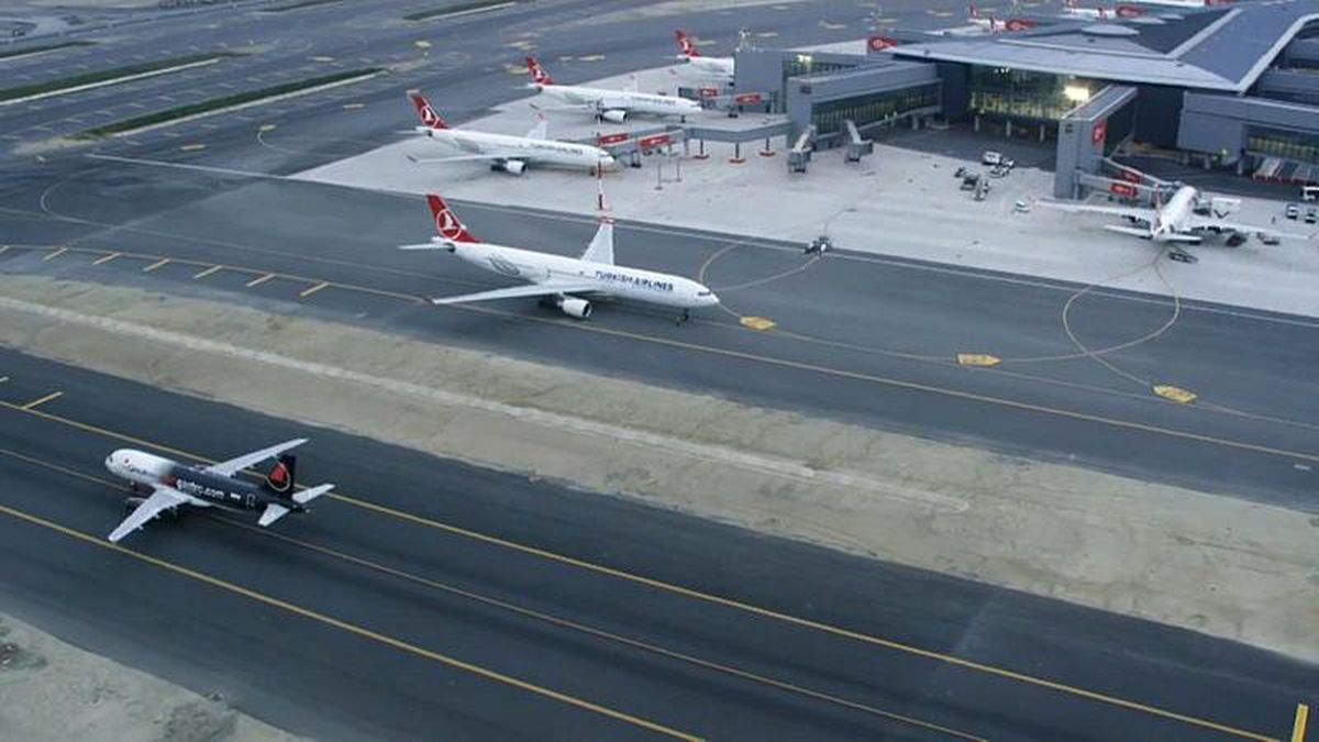 İstanbul Havalimanı\'nda Ticari Uçuşlar Başladı: İlk Uçak Ankara\'ya Kalktı