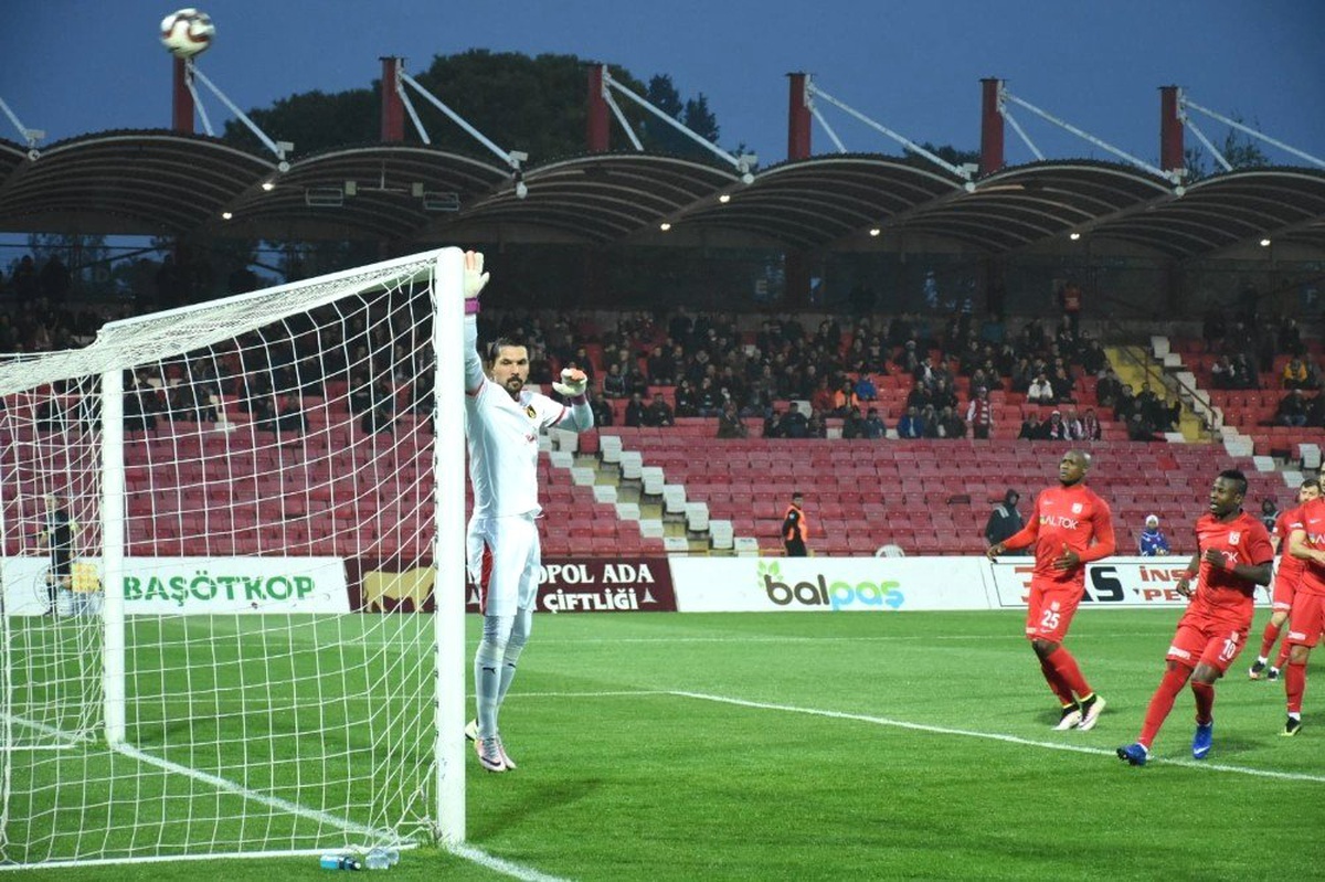 İstanbulsporlu File Bekçisi Alperen\'in Zorlu Haftası