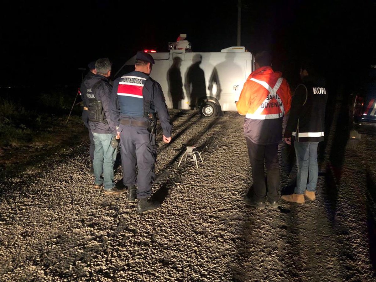 İzmir\'de 23 Düzensiz Göçmen Yakalandı