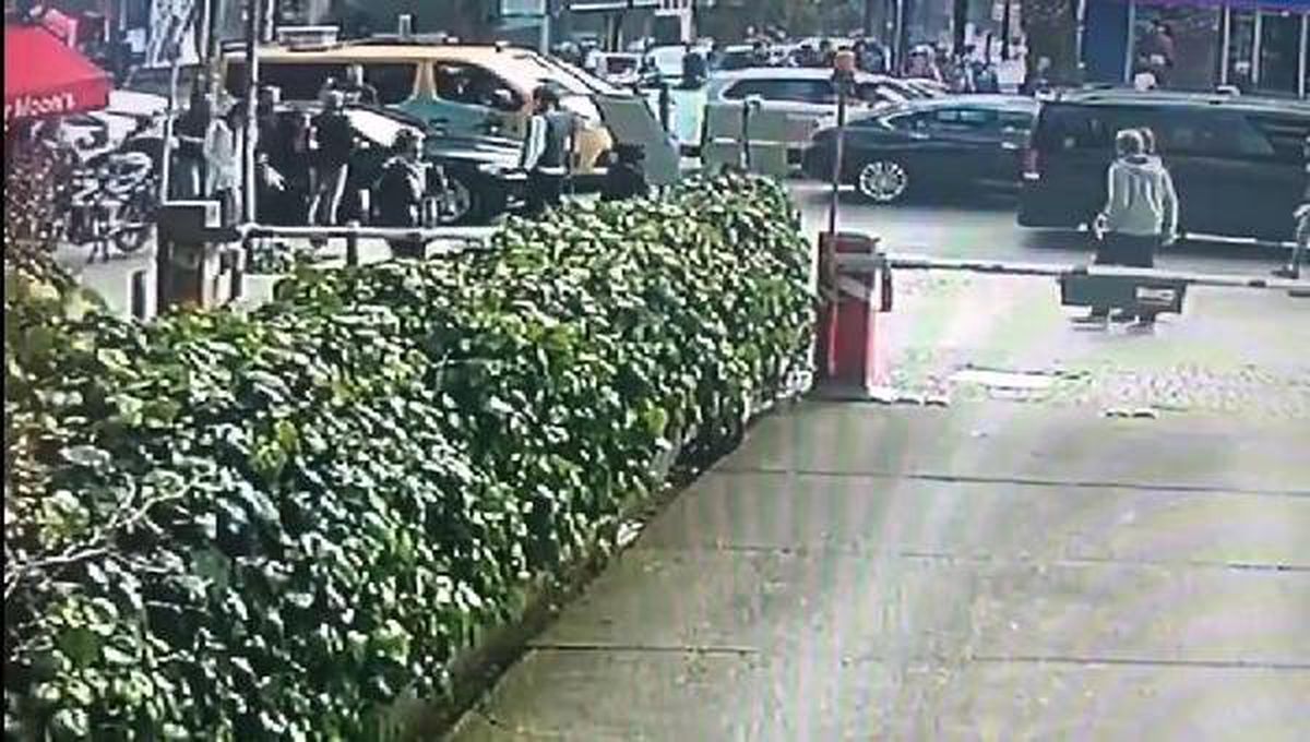 Kadıköy\'deki Silahlı Saldırı Anı Kamerada