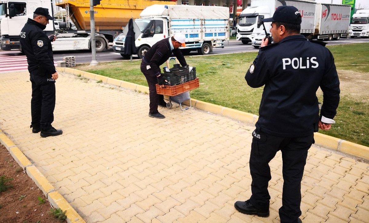 Kavşaklardaki Seyyar Satıcılara ve Dilencilere Ceza