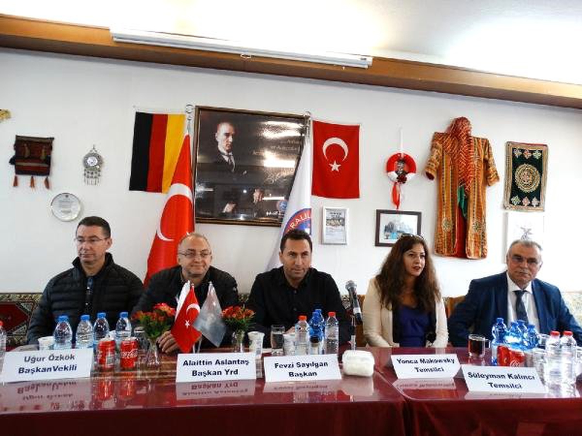 Memur-Sen Üyeleri Almanya\'da Bir Araya Geldi