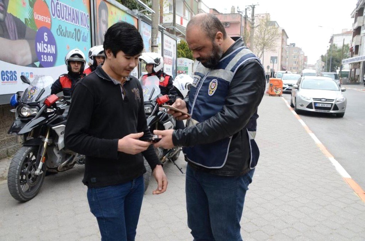 Polisten Göçmen Kaçakçılığı Uygulaması