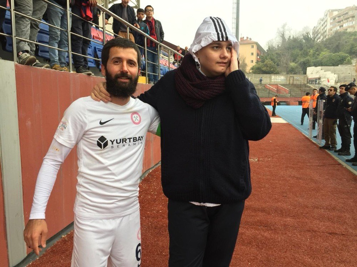 Takım Kaptanı Galibiyeti Kardeşiyle Kutladı