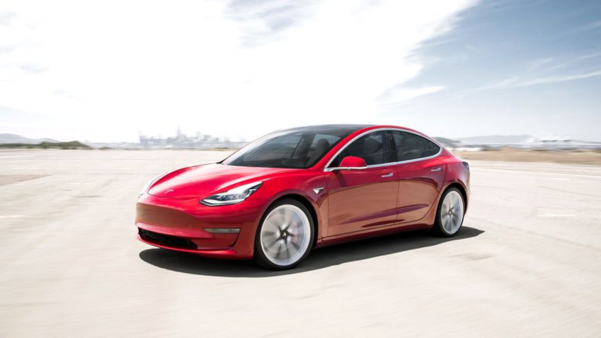 Tesla, Model S ve X\'te Tek Bataryayla Daha Uzun Mesafe Gidebilen Motorlar Kullanacak