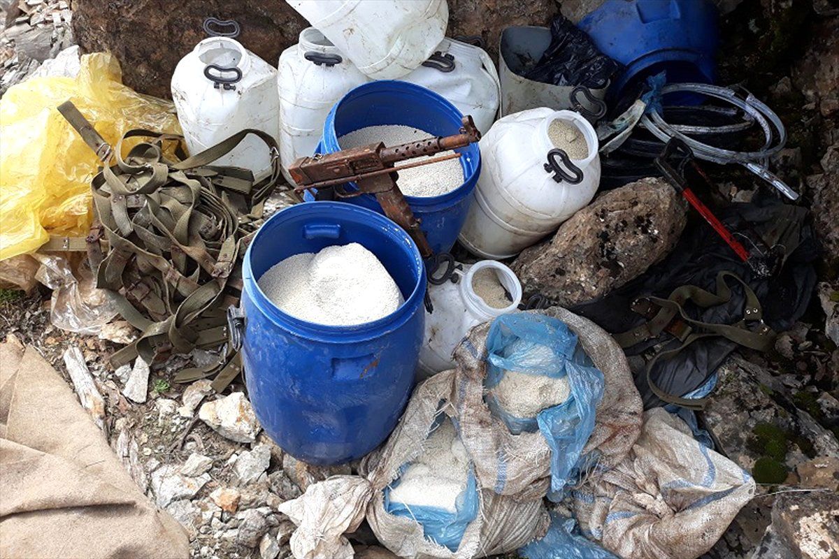 Tunceli\'de Terör Örgütünün Silah Deposu İmha Edildi