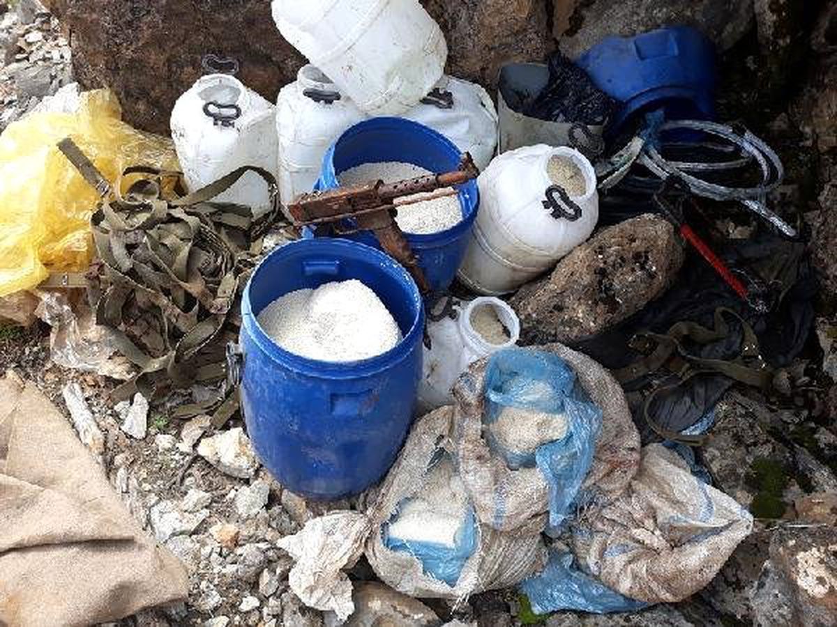 Tunceli\'de Teröristlerin Silah Deposu İmha Edildi