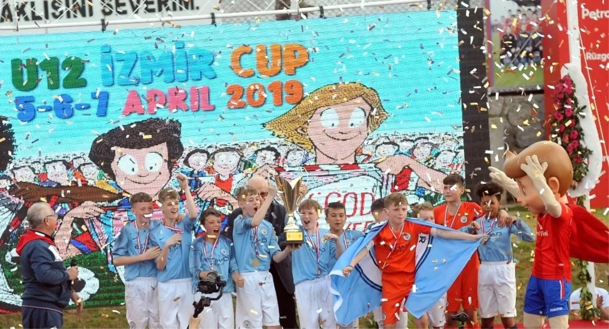 U12 İzmir Cup\'ta Manchester City Şampiyon Oldu