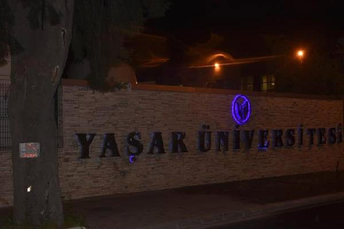 Üniversitenin Logo Işıkları \'Dünya Saati\' Etkinliği İçin Kapatıldı