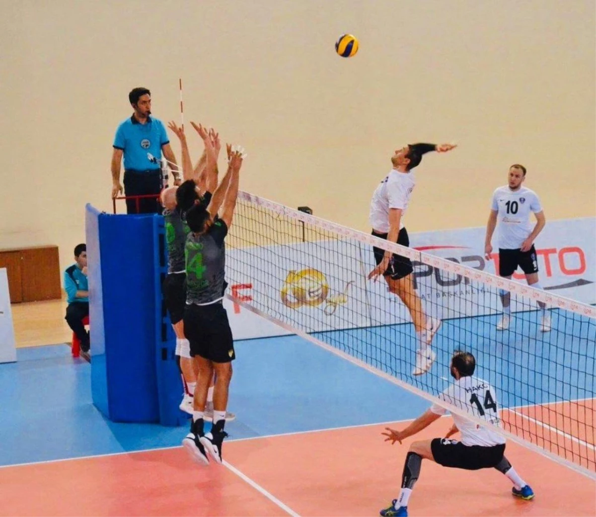 Voleybol 1. Lig Erkekler: Palandöken Belediyespor: 3 - Solhanspor: 0