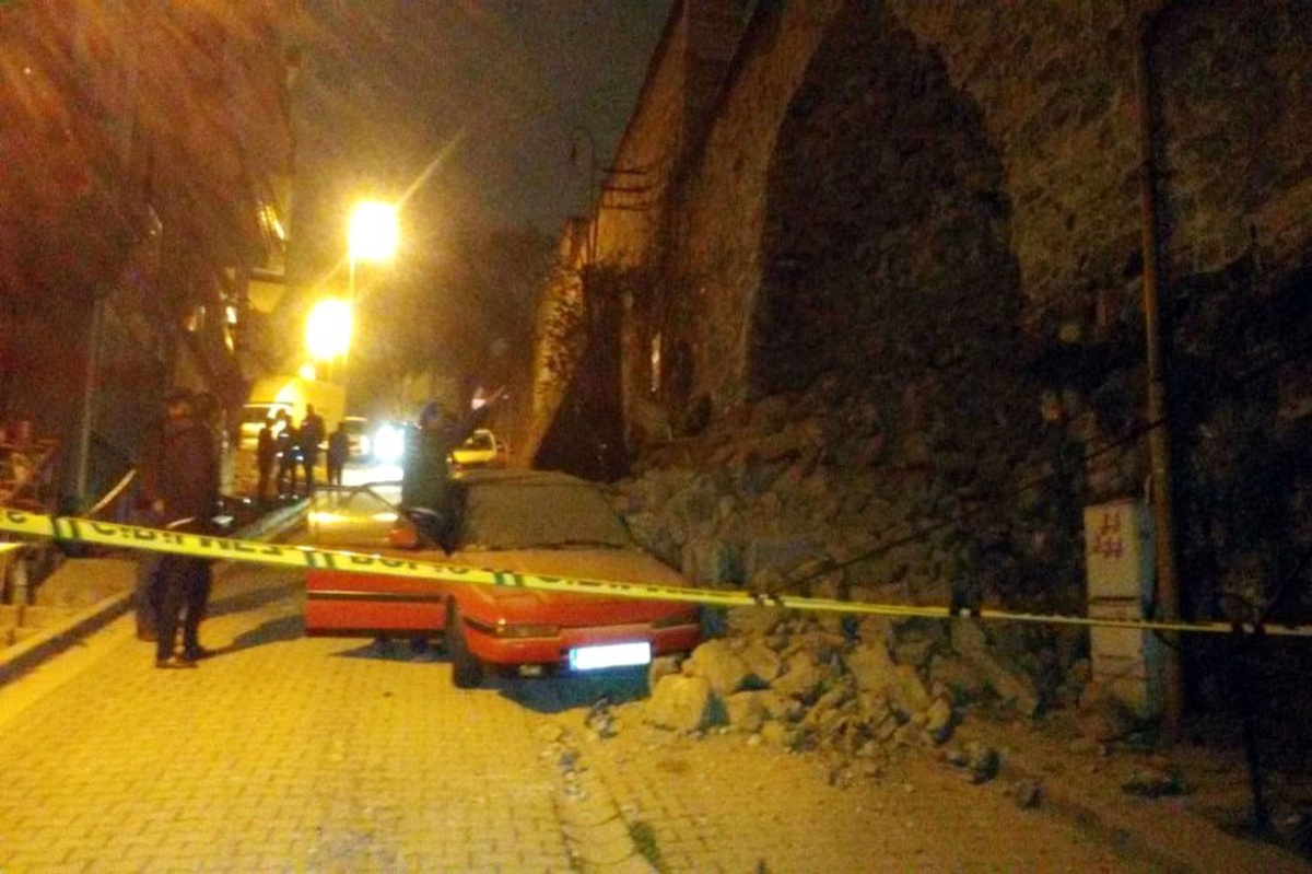 Yıldız Parkı\'nın Duvarında Çökme Meydana Geldi