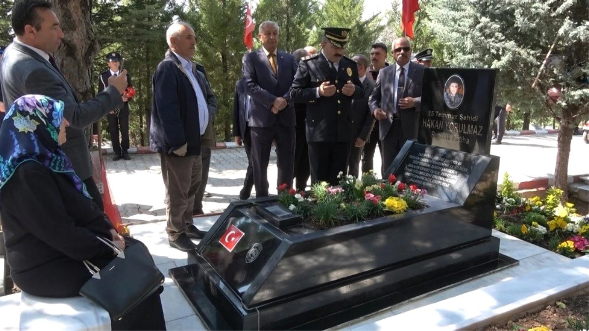 15 Temmuz Şehit Ailesinin Gözyaşı Hiç Dinmiyor: "Her Gün Mezarının Başındayız"