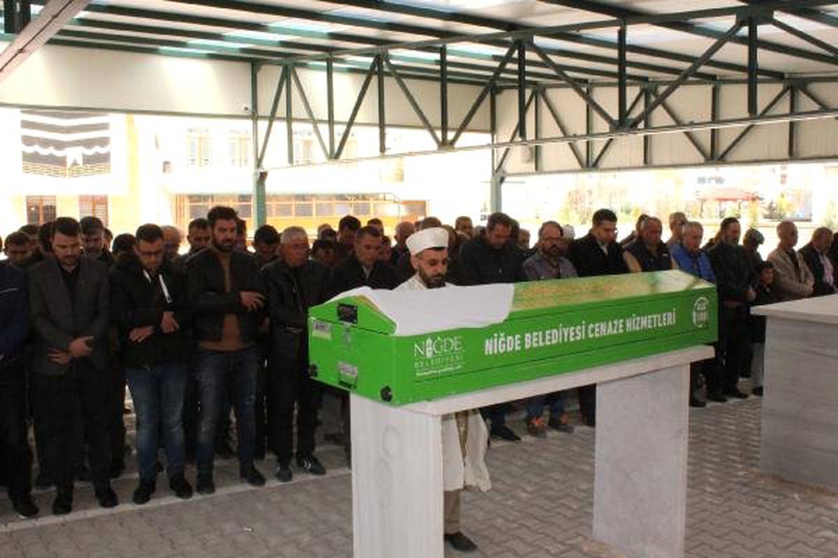Ağabeyi Tarafından Öldürülen Iraklı Genç Kız Toprağa Verildi