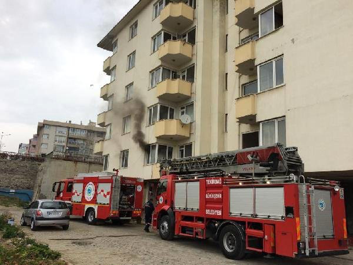 Apartmanın Boş Dairesinde Yangın Çıktı
