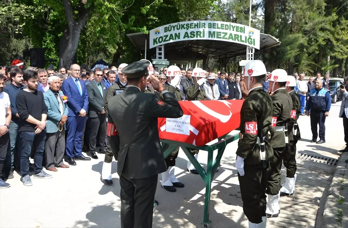 Askerlerin Bulunduğu Otomobilin Kamyona Çarpması