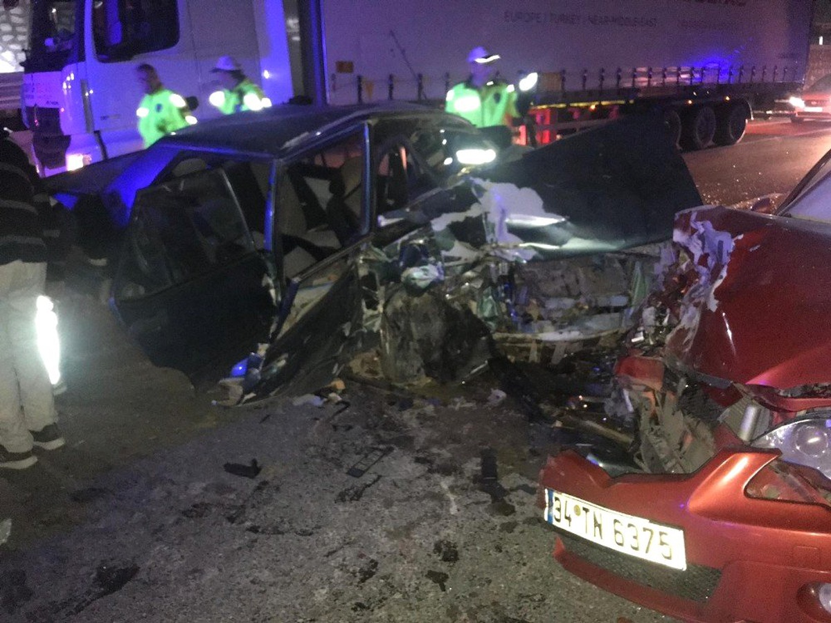 Bilecik\'te Meydana Gelen Trafik Kazasında 2\'si Ağır 5 Kişi Yaralandı