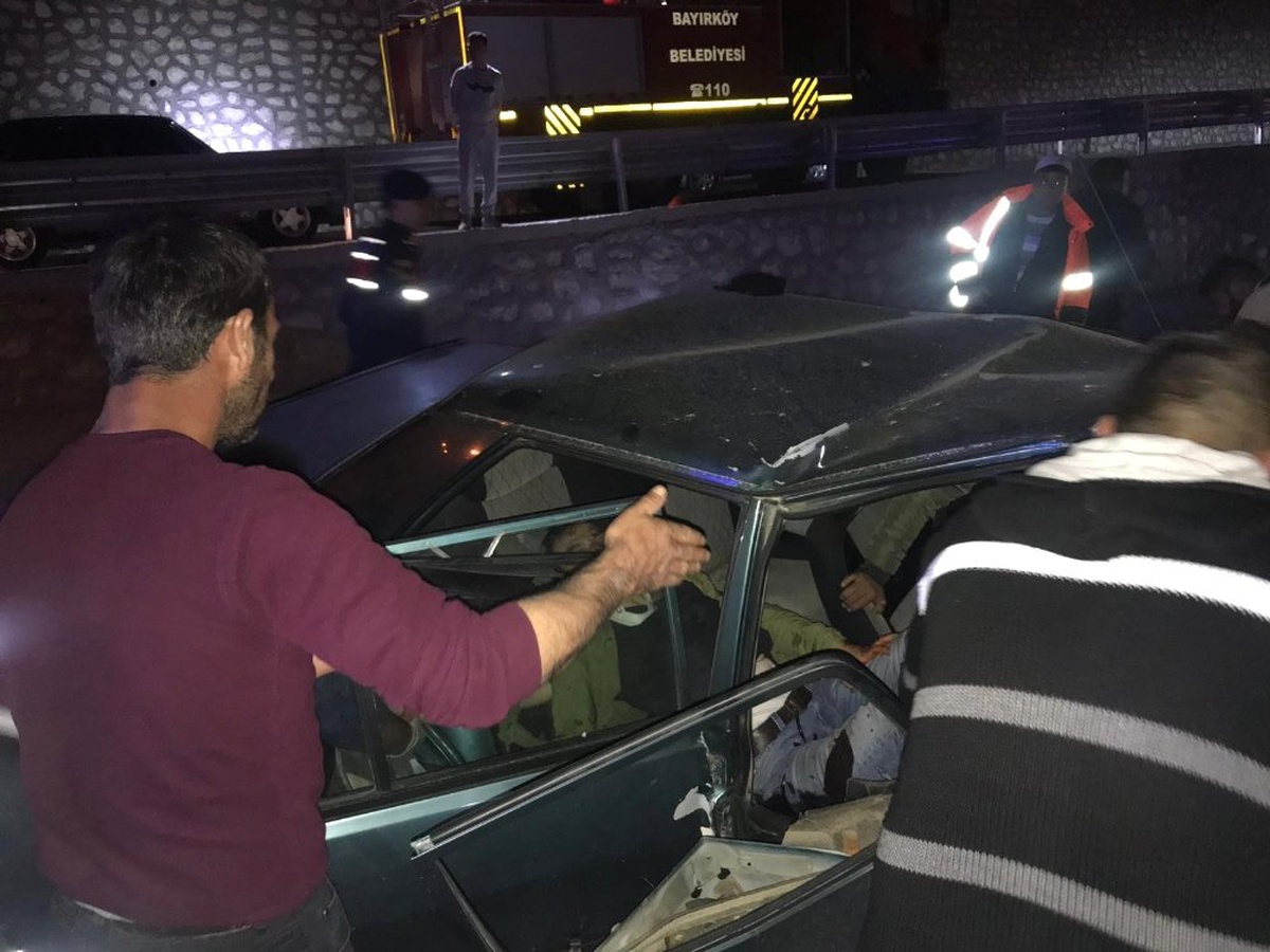 Bilecik\'te Trafik Kazası: 2\'si Ağır 5 Yaralı