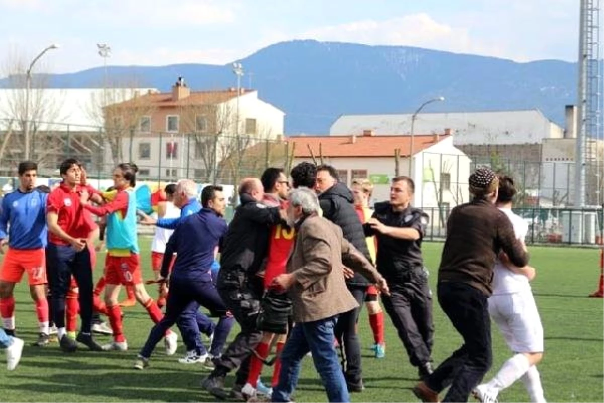 Bolu\'da U-17 Maçında Kavga Çıktı