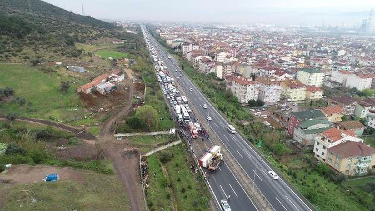 Büyükbaş Yüklü Tır Devrildi, Tem Ulaşıma Kapandı (2) - Yeniden