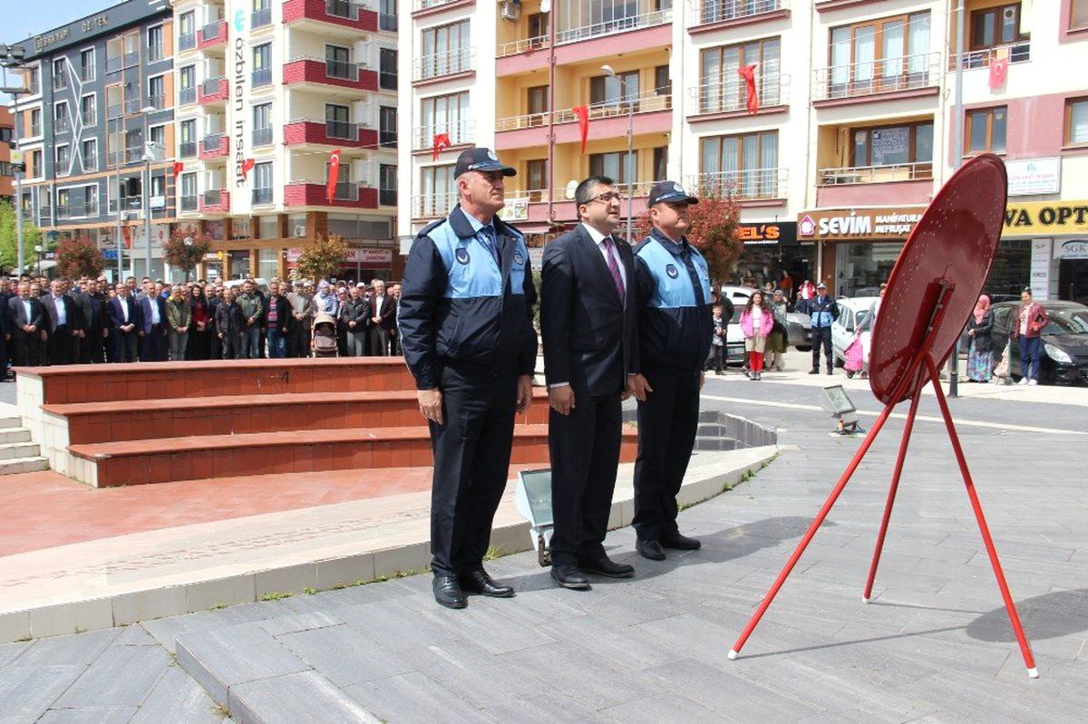 Çan Belediye Başkanı Öz Atatürk Büstüne Çelenk Bıraktı