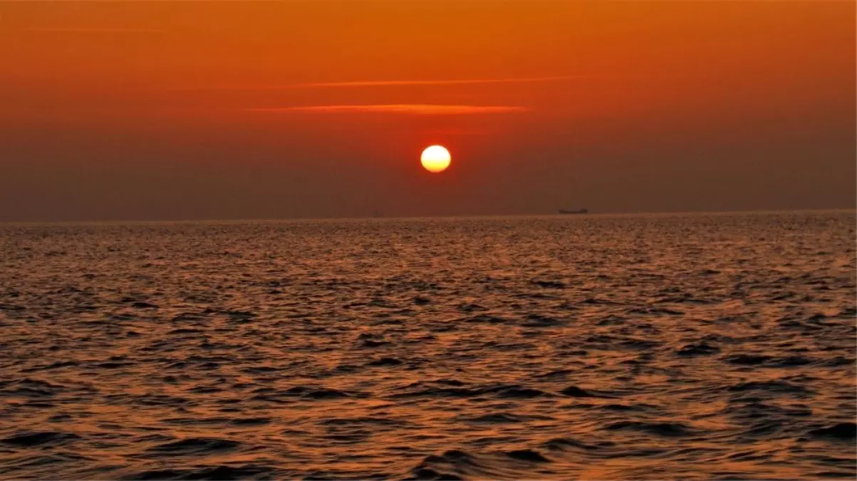 Deniz Üstündeki Gün Batımı Hayran Bıraktı