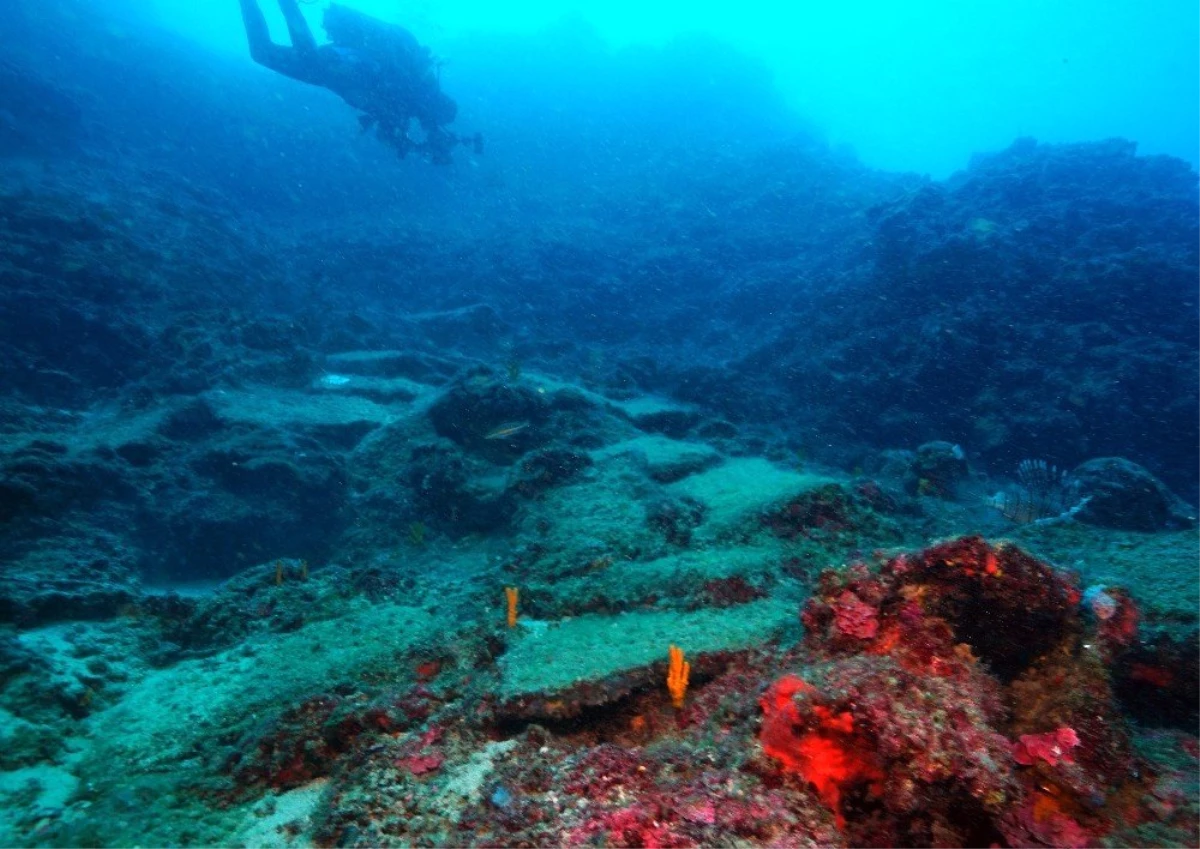 Dünyanın 3600 Yıllık En Eski Ticaret Gemisi Batığı Antalya\'da Bulundu