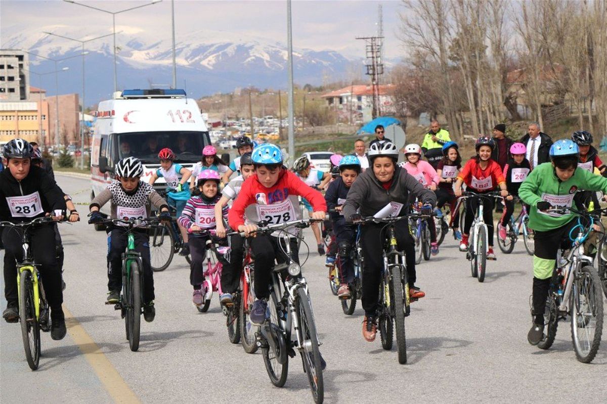 Erzincan\'da Bisiklet İl Birinciliği Yarışmaları Yapıldı