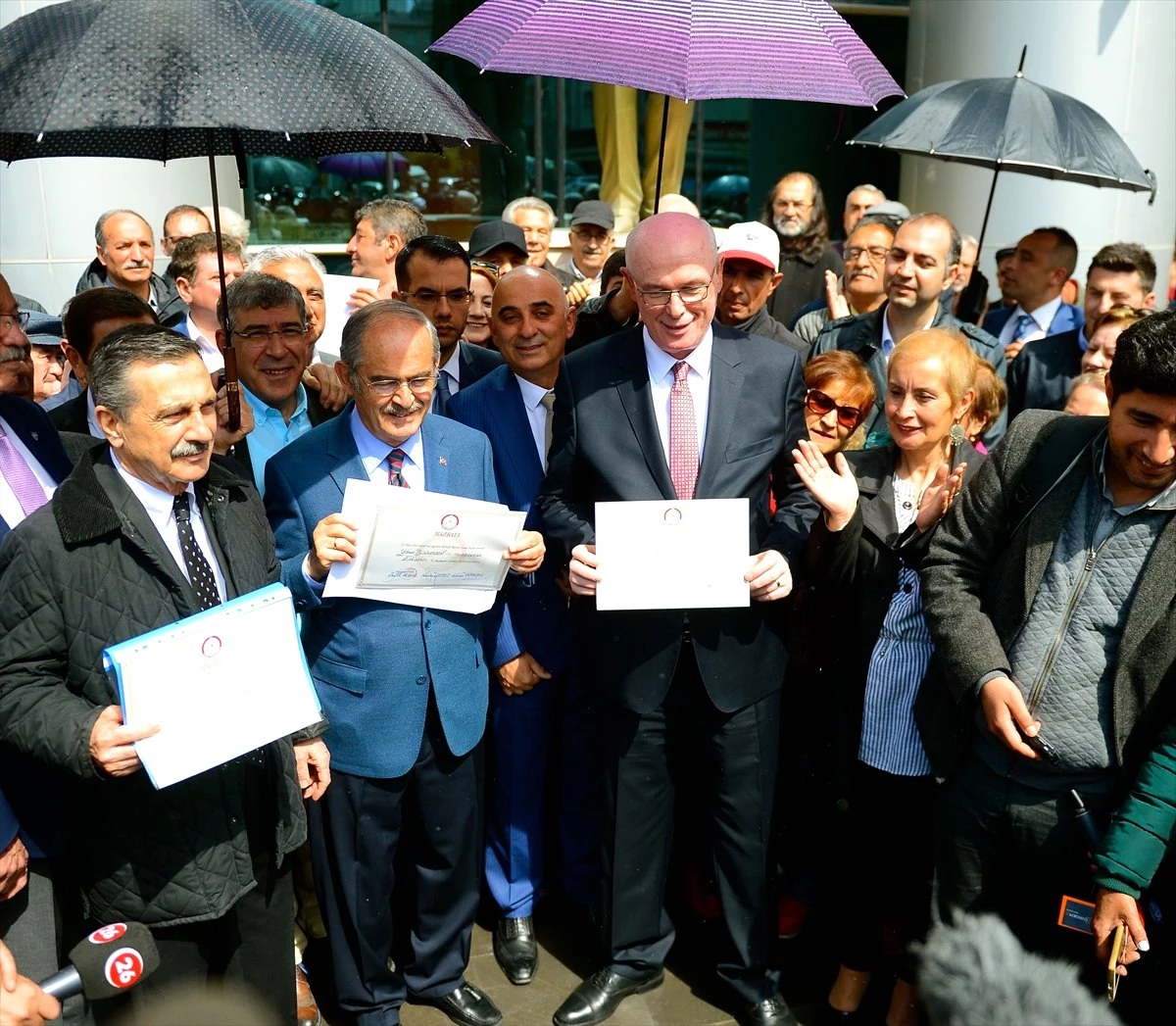 Eskişehir\'de Belediye Başkanları Mazbatalarını Aldı