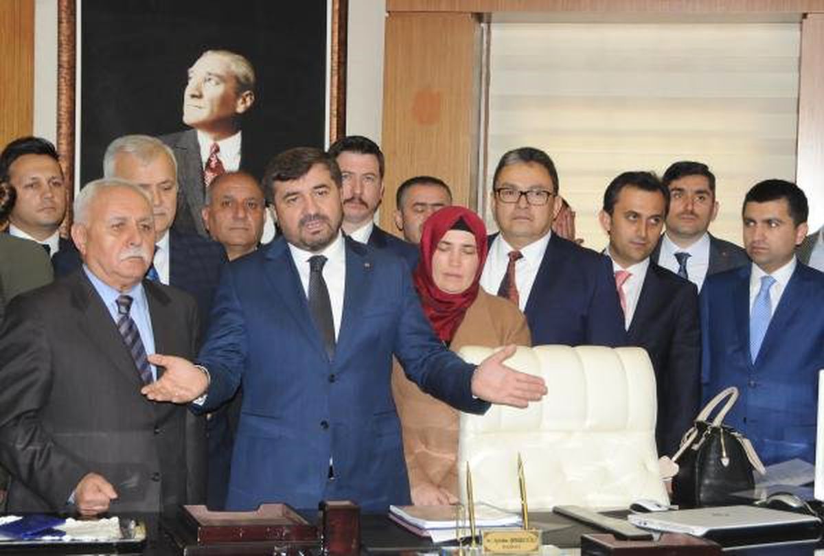 Giresun\'da, AK Parti\'li Şenlikoğlu Görevi Devraldı