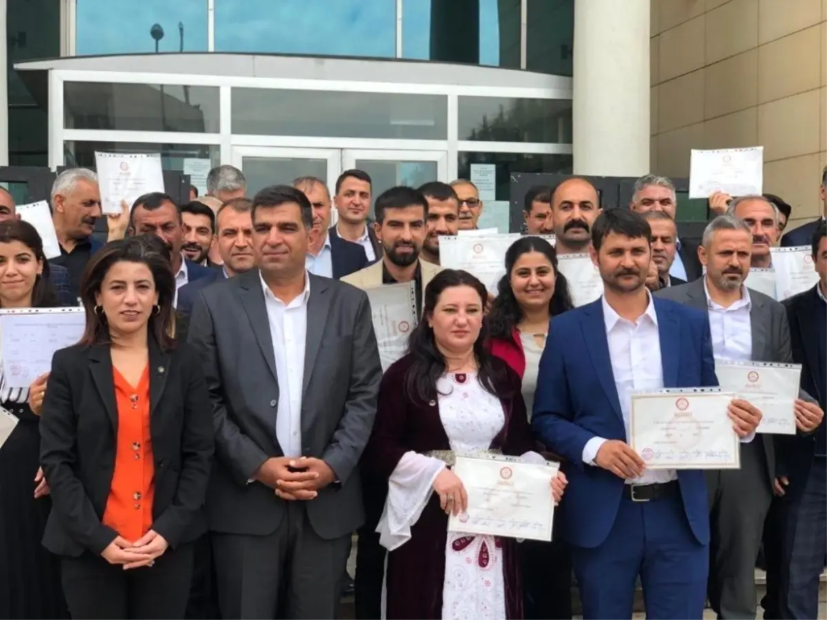 Hdp\'li Cizre Belediye Başkanı Zırığ, Mazbatasını Alarak Göreve Başladı