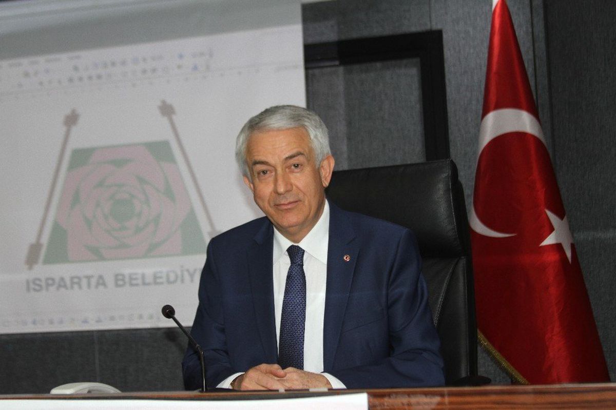 Isparta Belediye Meclisi\'nin İlk Birleşiminde Güller Açtı