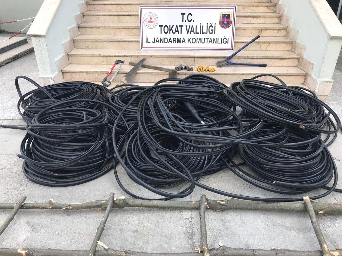 Jandarma Sorguladı, Hırsızlar İtiraf Etti