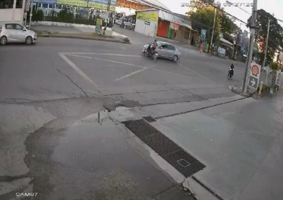 Kadın Motosiklet Sürücüsünün Ölümden Döndüğü Anlar Kamerada
