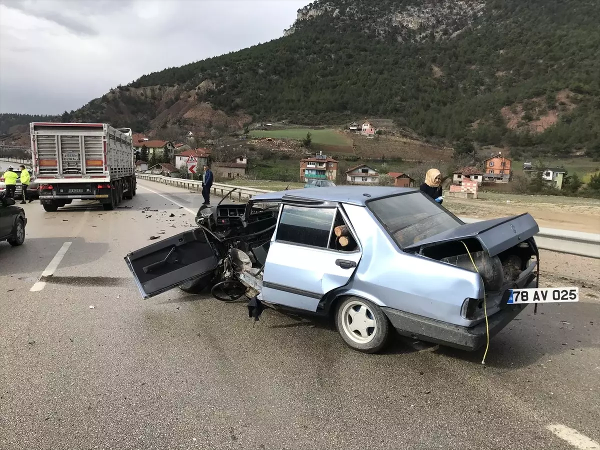 Karabük\'te Trafik Kazası: 3 Yaralı