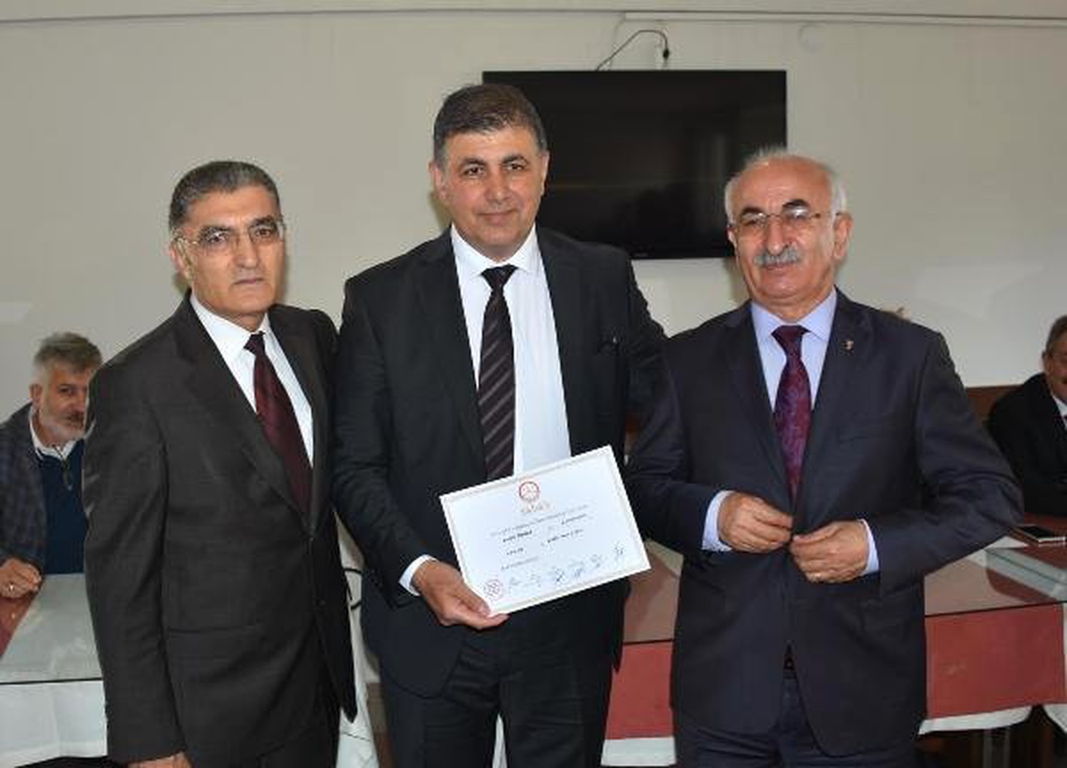 Karşıyaka Belediye Başkanı Cemil Tugay, Mazbatasını Aldı