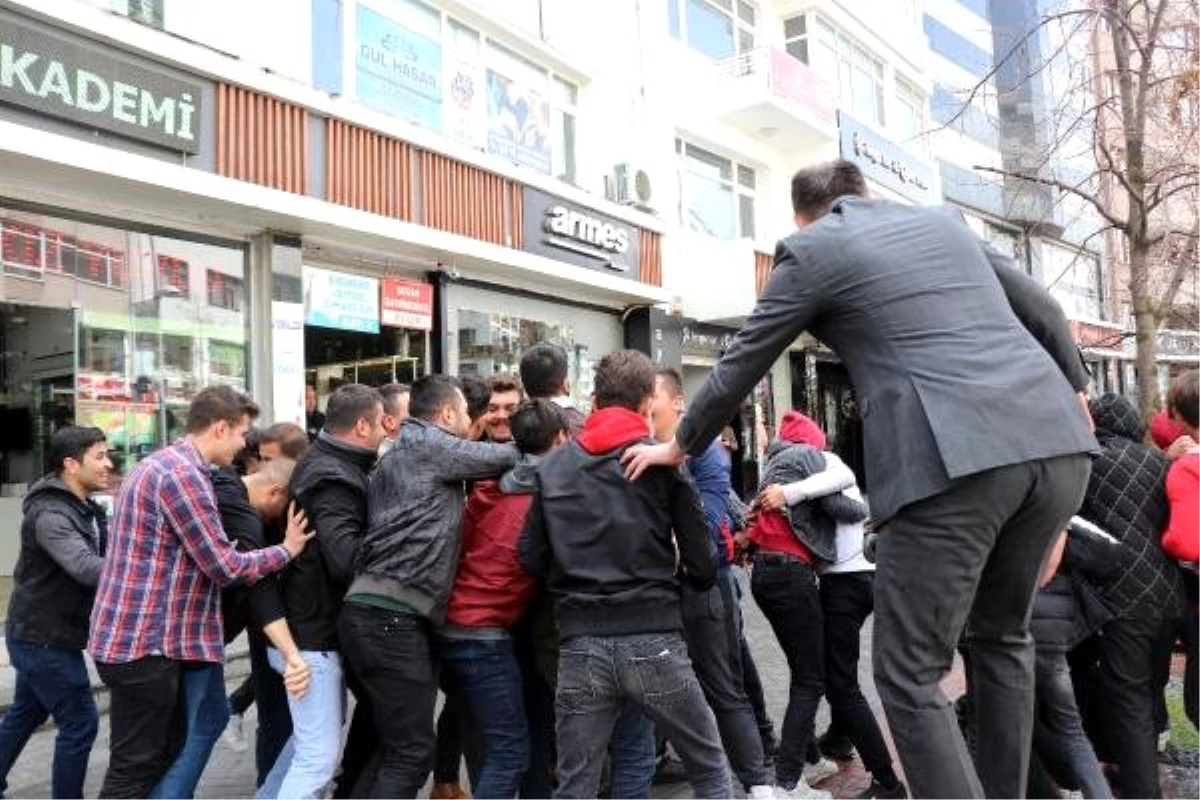 Kavga İhbarıyla Çağırdıkları Polislerin, Polis Haftası\'nı Kutladılar