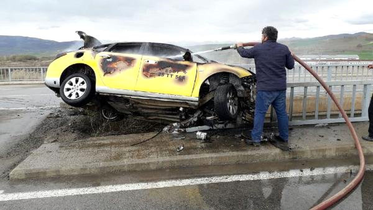 Kazada Alev Alan Otomobilde Sürücü Yaralandı, Eşi Öldü