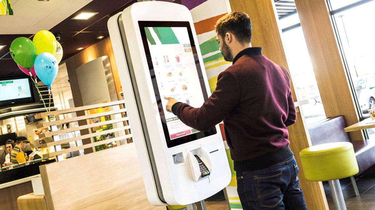 Mcdonald\'s\'ın Self Servis Makinesinden Bedava Hamburger Almanızı Sağlayan Hata (Video)
